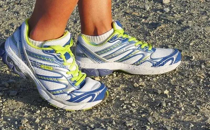 意昂2官网金山办公**引人注目的渐变灰运动鞋：提升您的日常装扮**