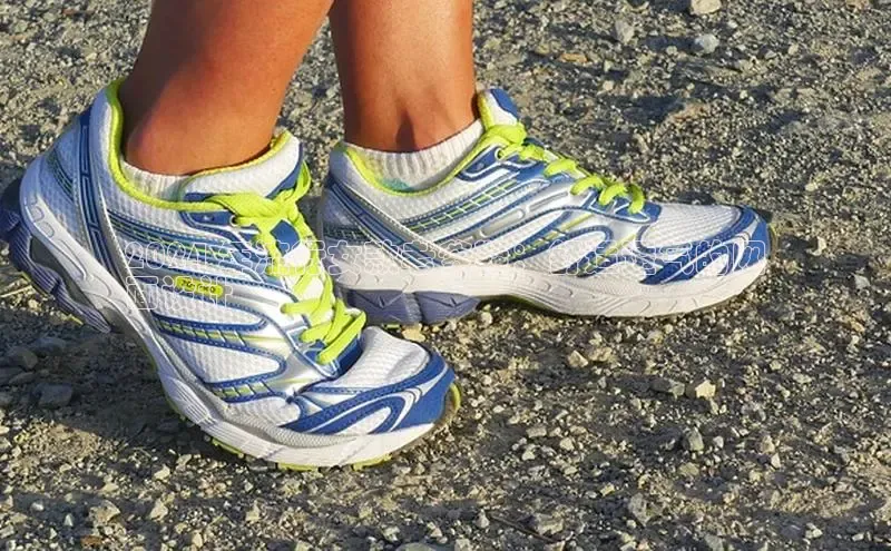 意昂2登录入口百度营销中心2024 年流行女款老爹鞋：舒适透气的网
面设计