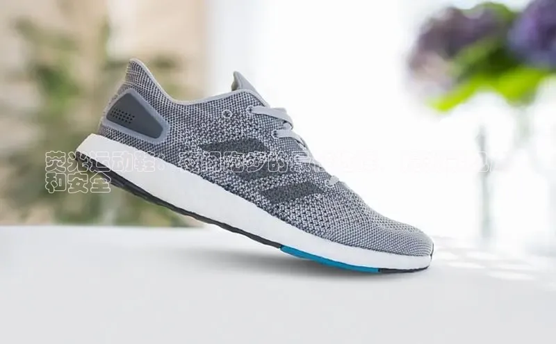 意昂2账号登录入口百度翻译荧光运动鞋：夜间跑步的最佳选择，提升能见度
和安全