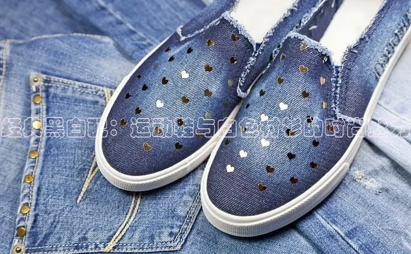 意昂2百度网盘企业版经典黑白配：运动鞋与白色衬衫的时尚魅力