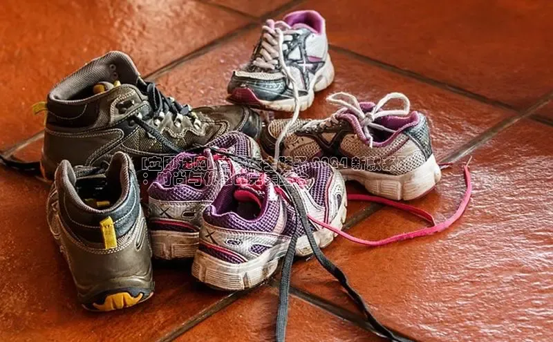 意昂2代理同程[立即选购] 古奇女士鞋子 2024 新款系列
：时尚与优雅的完美结合