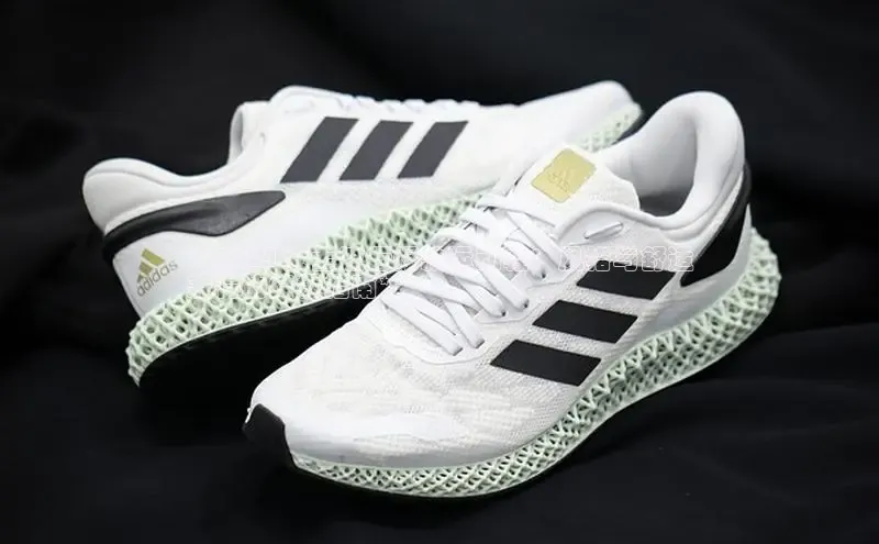 意昂2巴美列捷福**2024 女士流行爆款运动鞋：风格与舒适
兼得的终极指南**